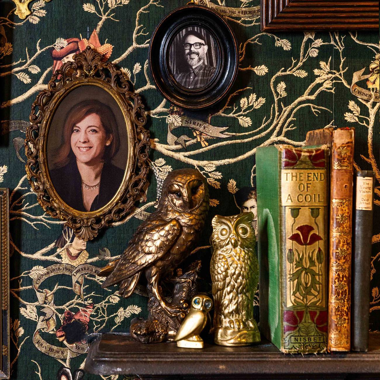 Black Family Tapestry MinaLima Wallpaper - Image 4
