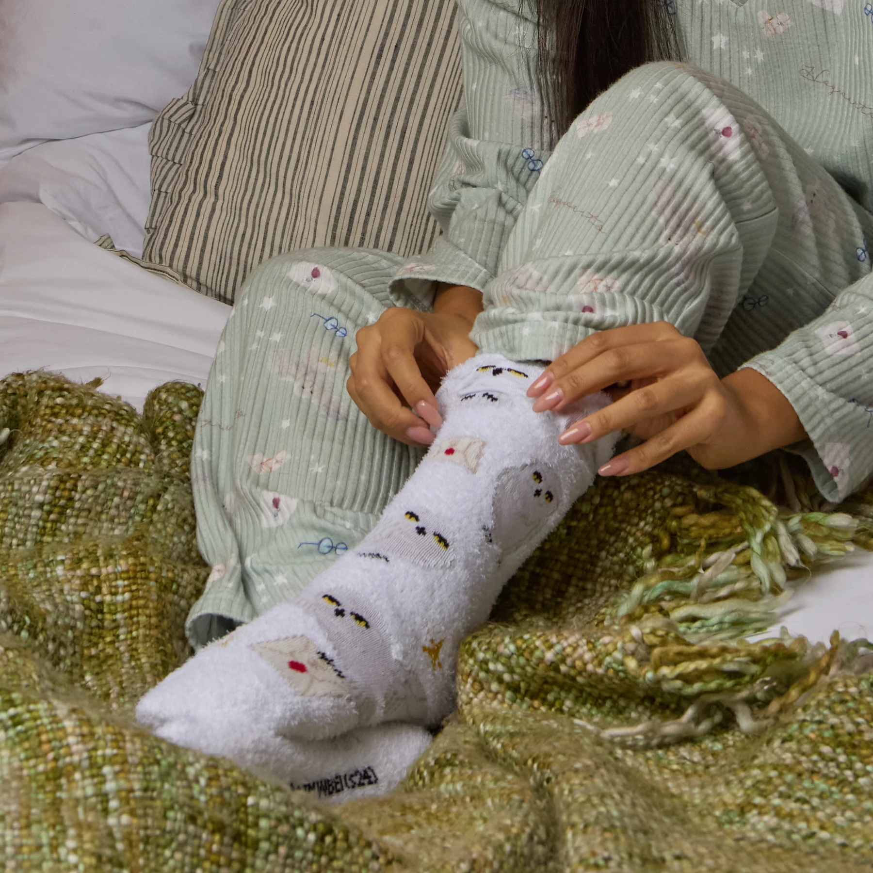 Hedwig Cozy Christmas Socks - Image 3